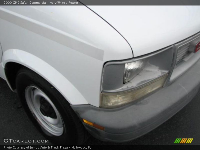 Ivory White / Pewter 2000 GMC Safari Commercial