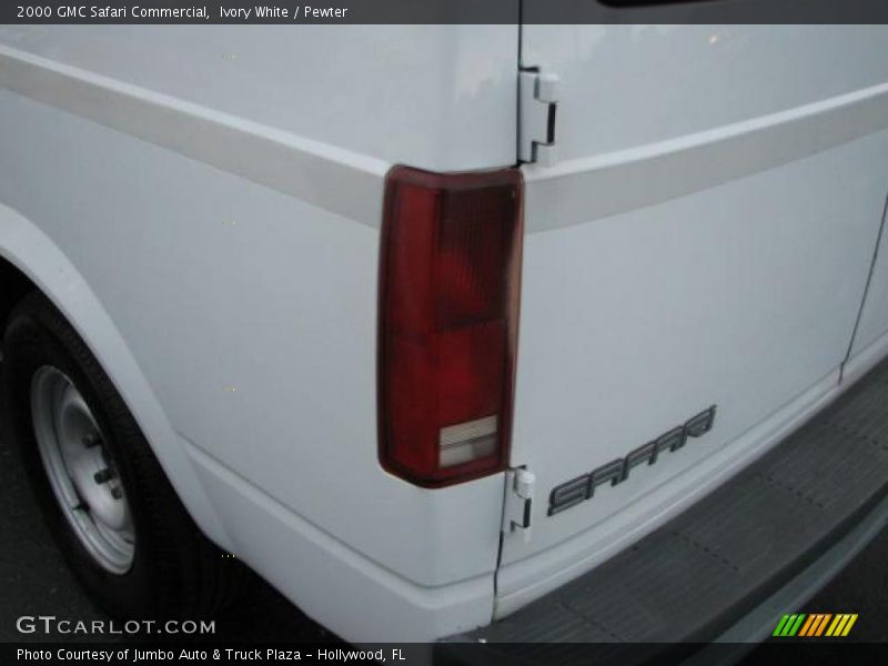 Ivory White / Pewter 2000 GMC Safari Commercial