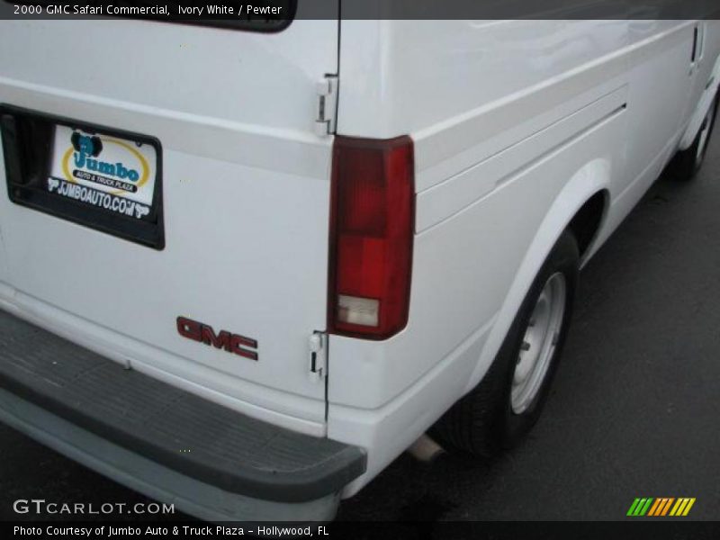 Ivory White / Pewter 2000 GMC Safari Commercial