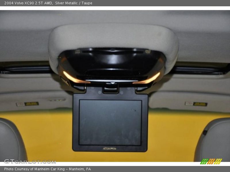 Silver Metallic / Taupe 2004 Volvo XC90 2.5T AWD