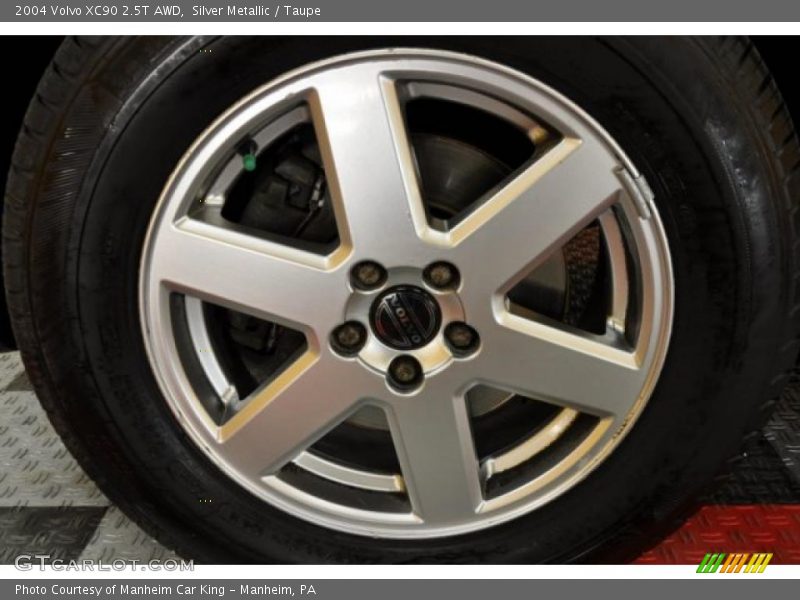 Silver Metallic / Taupe 2004 Volvo XC90 2.5T AWD