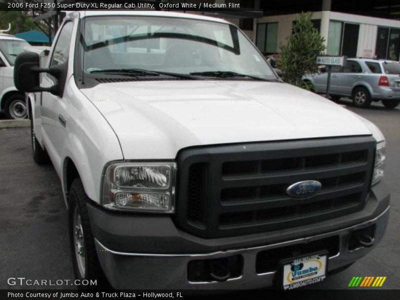 Oxford White / Medium Flint 2006 Ford F250 Super Duty XL Regular Cab Utility