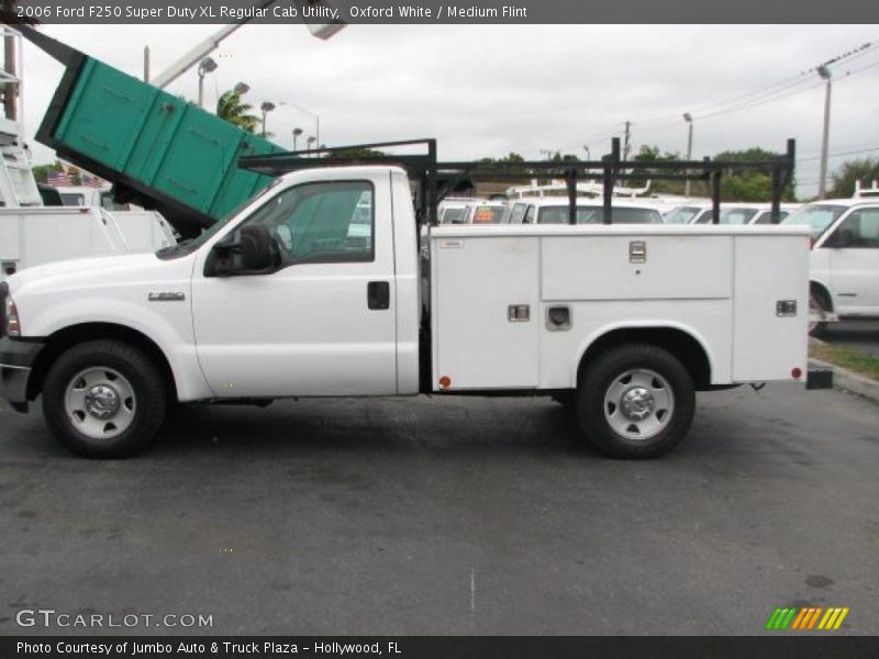 Oxford White / Medium Flint 2006 Ford F250 Super Duty XL Regular Cab Utility