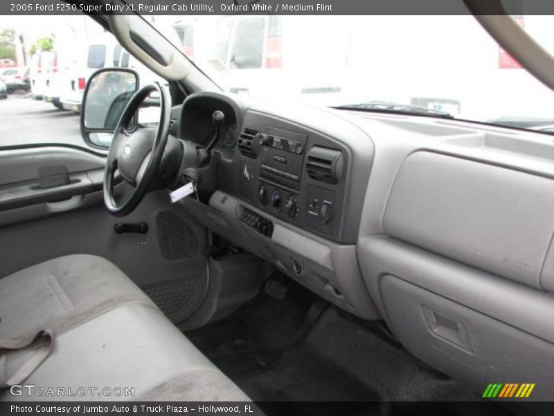 Oxford White / Medium Flint 2006 Ford F250 Super Duty XL Regular Cab Utility