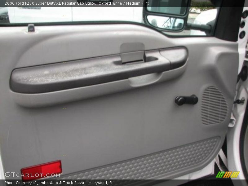 Oxford White / Medium Flint 2006 Ford F250 Super Duty XL Regular Cab Utility