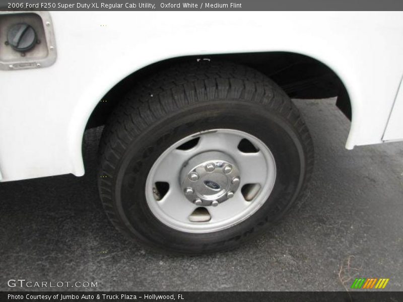 Oxford White / Medium Flint 2006 Ford F250 Super Duty XL Regular Cab Utility