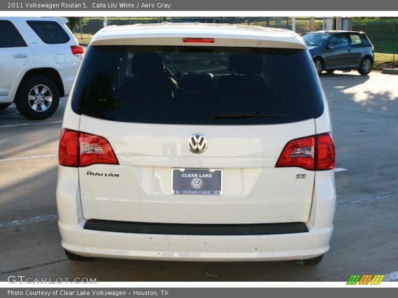 Calla Lily White / Aero Gray 2011 Volkswagen Routan S