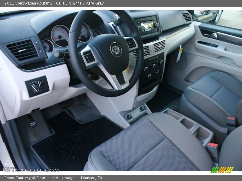  2011 Routan S Aero Gray Interior