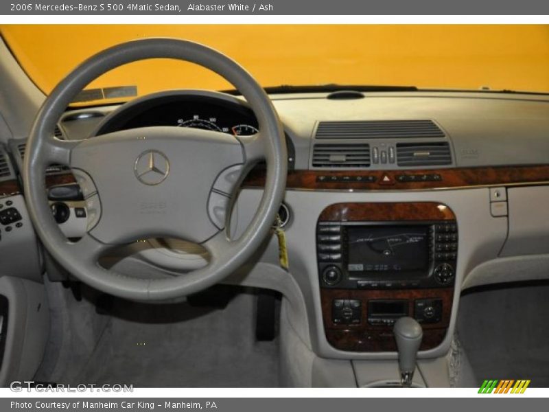 Dashboard of 2006 S 500 4Matic Sedan