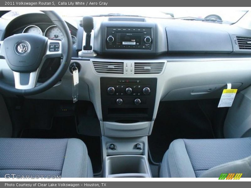 Dashboard of 2011 Routan S