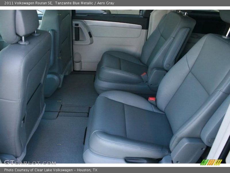  2011 Routan SE Aero Gray Interior