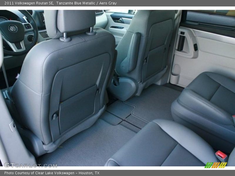  2011 Routan SE Aero Gray Interior