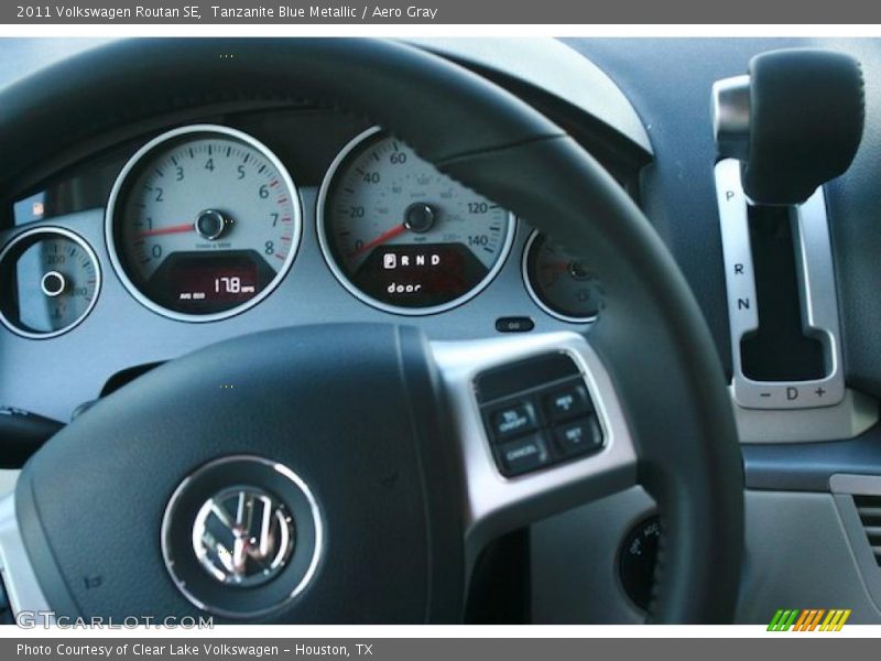 Tanzanite Blue Metallic / Aero Gray 2011 Volkswagen Routan SE
