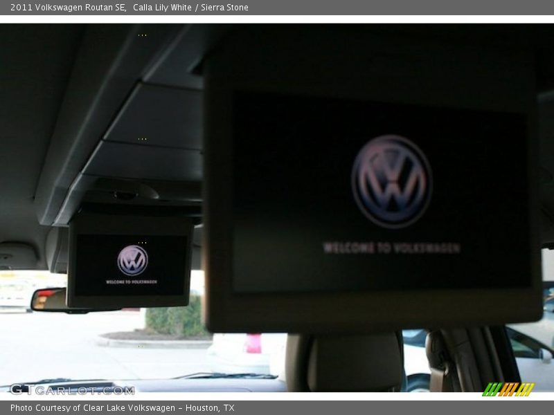 Calla Lily White / Sierra Stone 2011 Volkswagen Routan SE