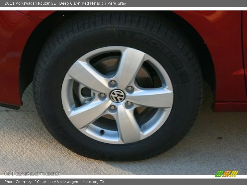 Deep Claret Red Metallic / Aero Gray 2011 Volkswagen Routan SE