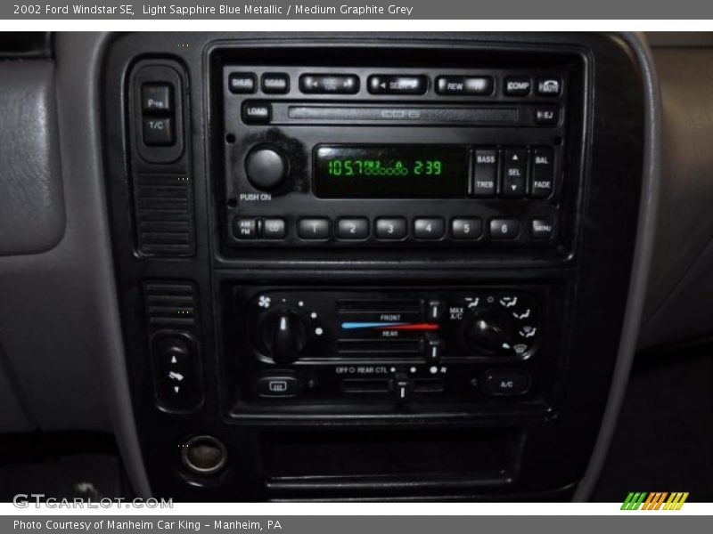 Light Sapphire Blue Metallic / Medium Graphite Grey 2002 Ford Windstar SE