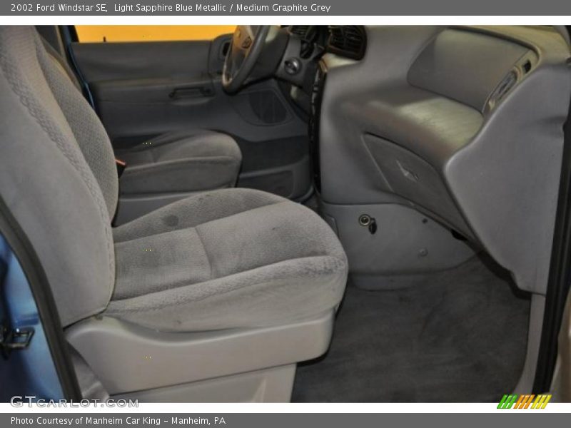 Light Sapphire Blue Metallic / Medium Graphite Grey 2002 Ford Windstar SE