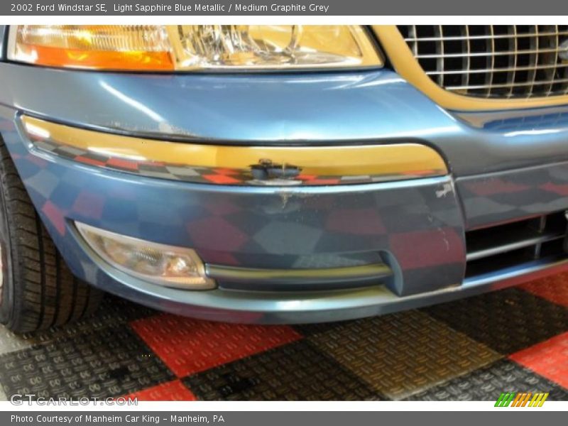 Light Sapphire Blue Metallic / Medium Graphite Grey 2002 Ford Windstar SE
