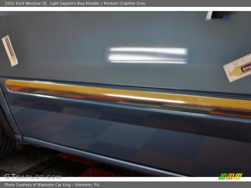 Light Sapphire Blue Metallic / Medium Graphite Grey 2002 Ford Windstar SE