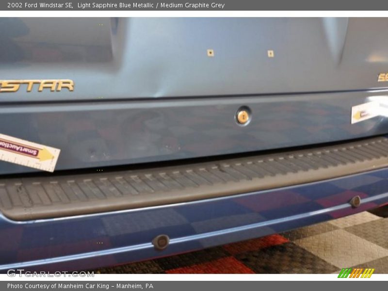 Light Sapphire Blue Metallic / Medium Graphite Grey 2002 Ford Windstar SE