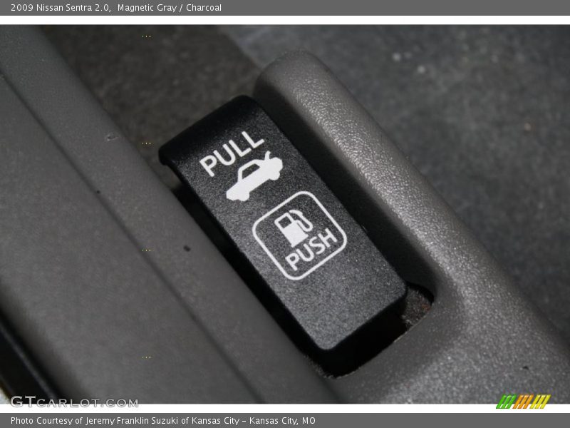 Magnetic Gray / Charcoal 2009 Nissan Sentra 2.0