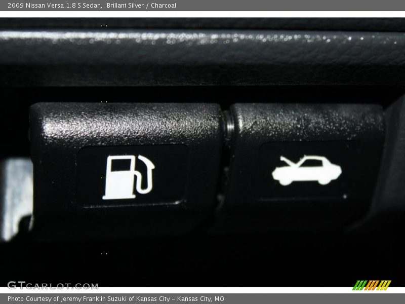 Brillant Silver / Charcoal 2009 Nissan Versa 1.8 S Sedan