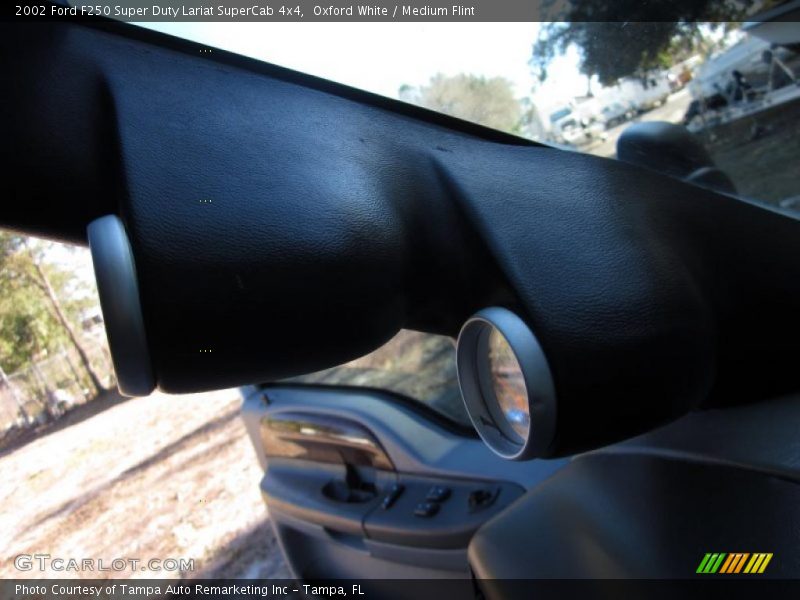 Oxford White / Medium Flint 2002 Ford F250 Super Duty Lariat SuperCab 4x4