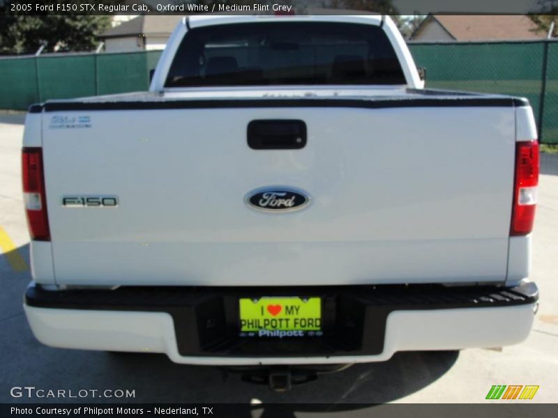 Oxford White / Medium Flint Grey 2005 Ford F150 STX Regular Cab