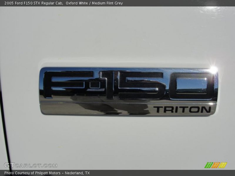 Oxford White / Medium Flint Grey 2005 Ford F150 STX Regular Cab