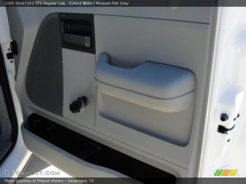 Oxford White / Medium Flint Grey 2005 Ford F150 STX Regular Cab