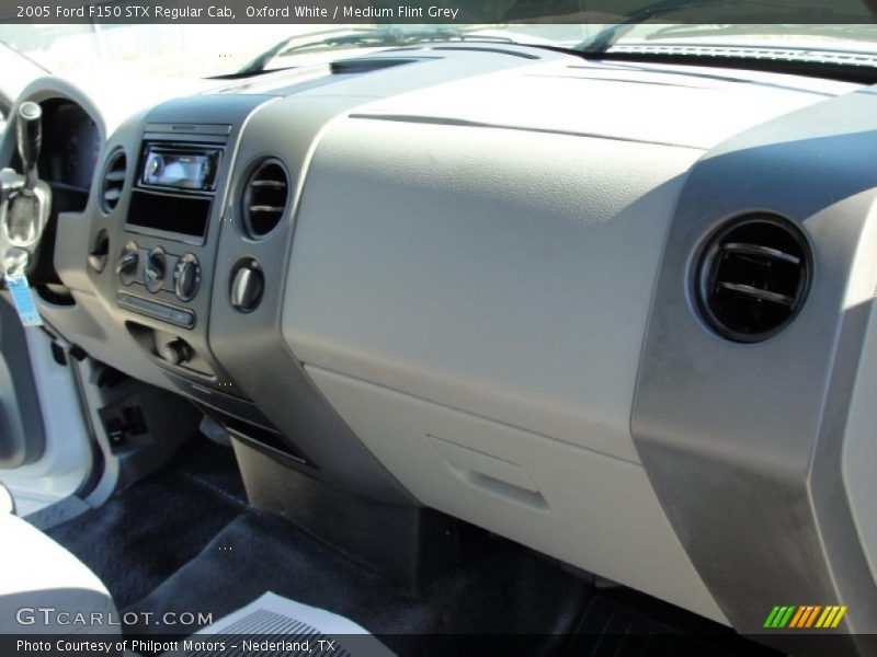 Oxford White / Medium Flint Grey 2005 Ford F150 STX Regular Cab