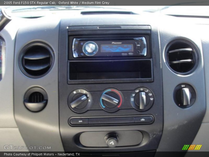 Oxford White / Medium Flint Grey 2005 Ford F150 STX Regular Cab
