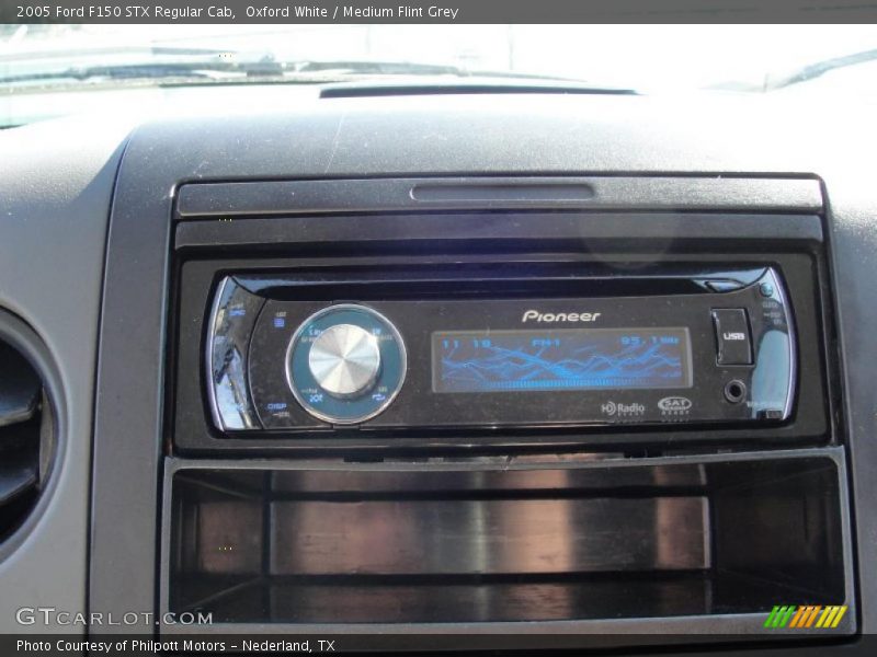 Oxford White / Medium Flint Grey 2005 Ford F150 STX Regular Cab