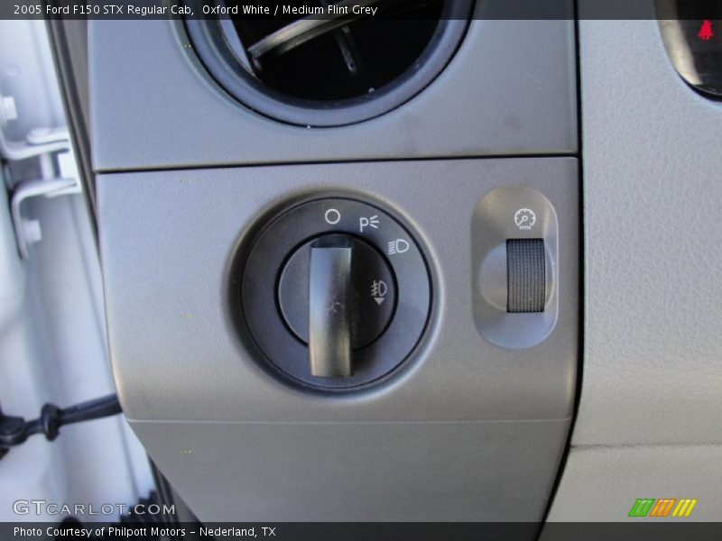 Oxford White / Medium Flint Grey 2005 Ford F150 STX Regular Cab