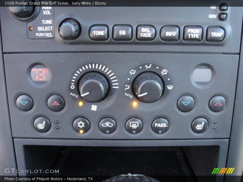 Controls of 2008 Grand Prix GXP Sedan