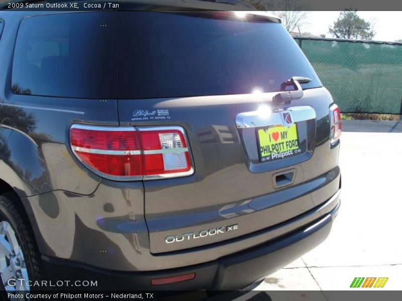 Cocoa / Tan 2009 Saturn Outlook XE