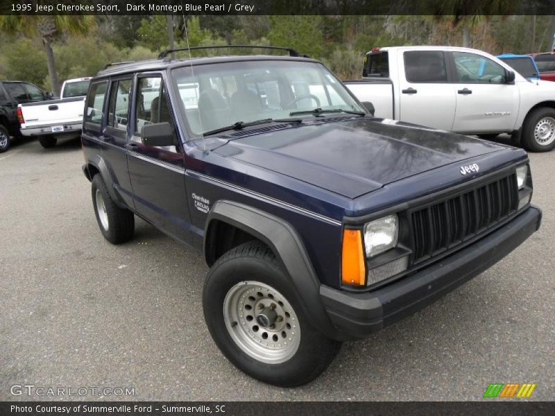 Front 3/4 View of 1995 Cherokee Sport