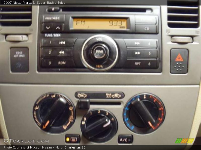 Super Black / Beige 2007 Nissan Versa S