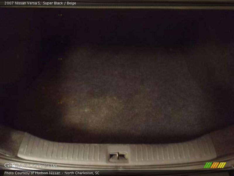 Super Black / Beige 2007 Nissan Versa S