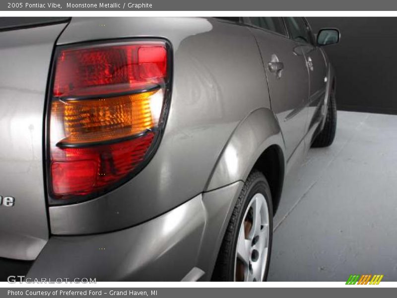 Moonstone Metallic / Graphite 2005 Pontiac Vibe
