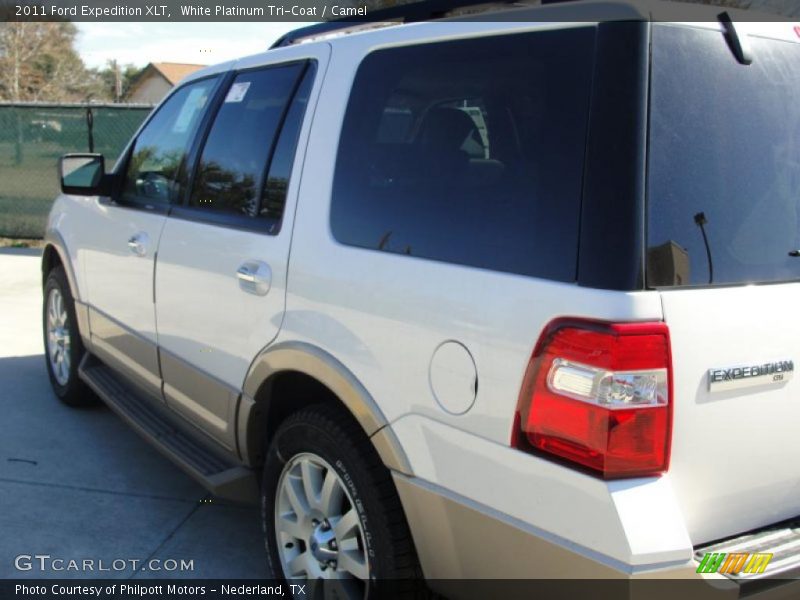 White Platinum Tri-Coat / Camel 2011 Ford Expedition XLT