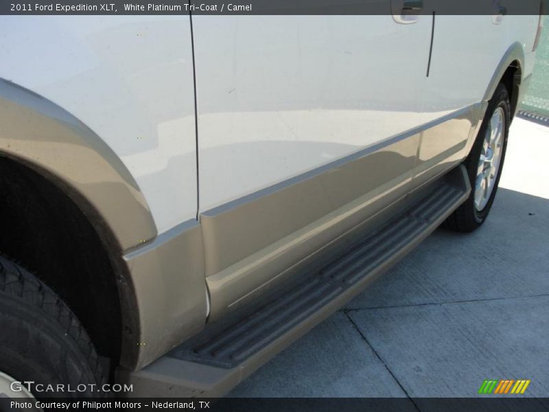 White Platinum Tri-Coat / Camel 2011 Ford Expedition XLT