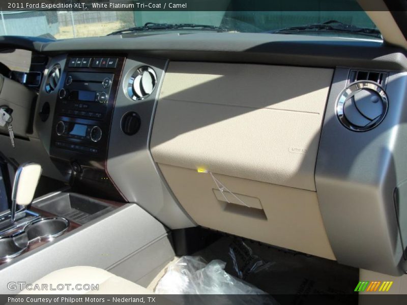 White Platinum Tri-Coat / Camel 2011 Ford Expedition XLT