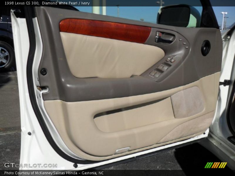 Diamond White Pearl / Ivory 1998 Lexus GS 300