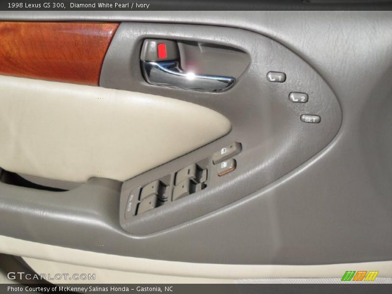 Diamond White Pearl / Ivory 1998 Lexus GS 300