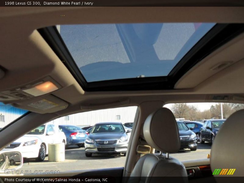 Diamond White Pearl / Ivory 1998 Lexus GS 300