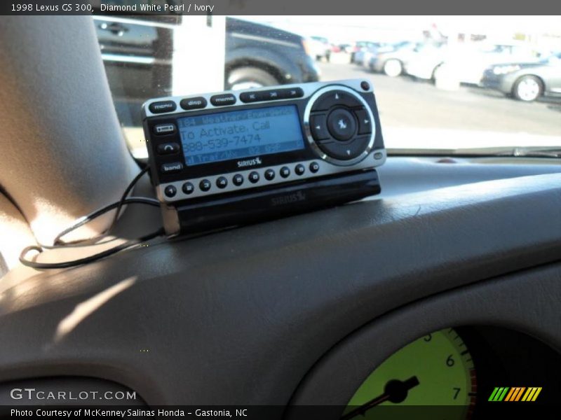 Diamond White Pearl / Ivory 1998 Lexus GS 300