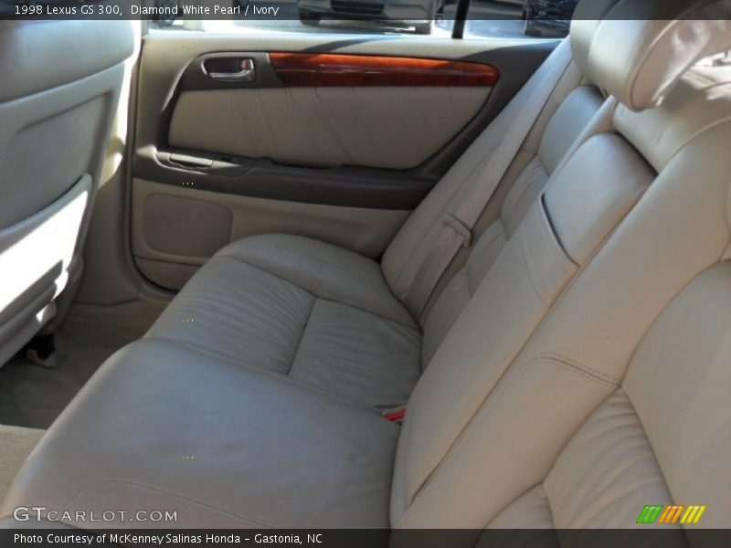 Diamond White Pearl / Ivory 1998 Lexus GS 300