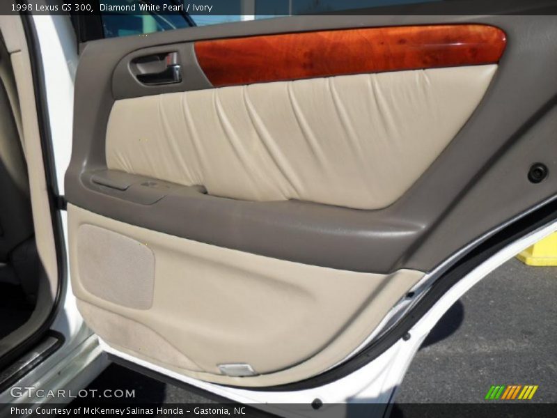 Diamond White Pearl / Ivory 1998 Lexus GS 300