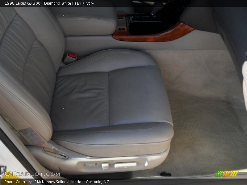 Diamond White Pearl / Ivory 1998 Lexus GS 300
